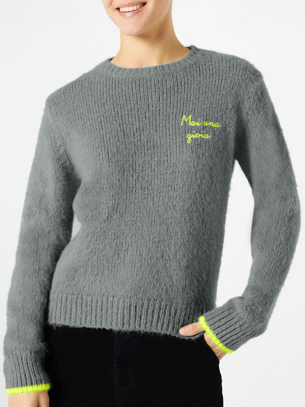 Woman grey brushed sweater with Mai una Gioia embroidery