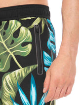 Badeshorts mit tropischem Print im Surf-Stil