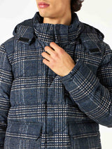 Blaue Daunenjacke mit Kapuze und Prince-of-Wales-Print