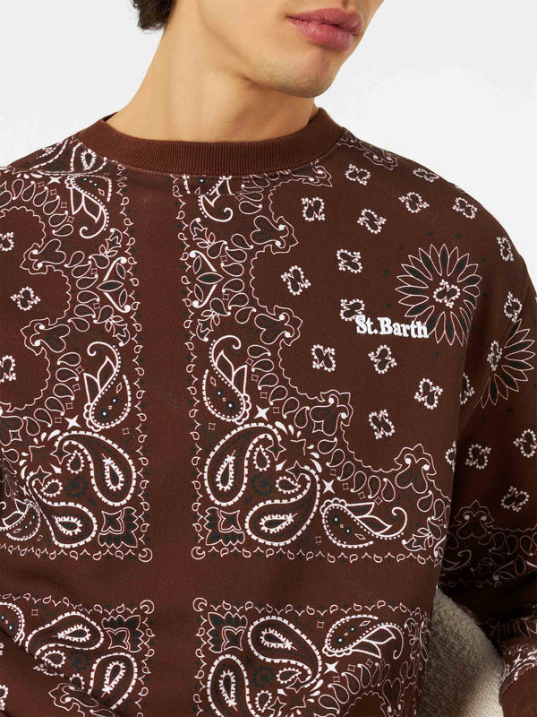 Man crewneck sweatshirt with brown bandanna print