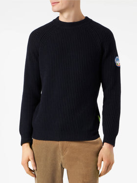 Gerippter blauer Pullover