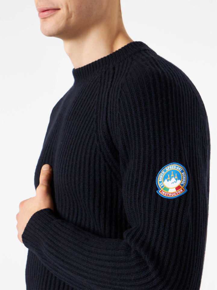 Gerippter blauer Pullover