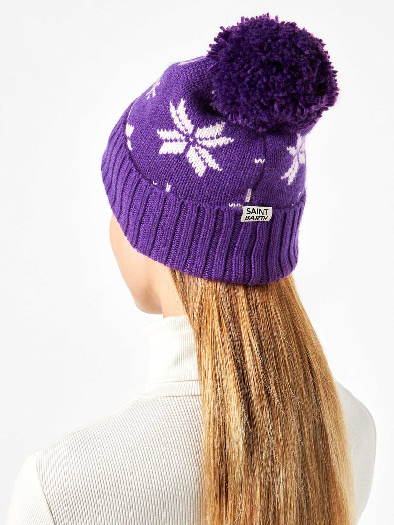 Woman purple beanie with norwegian pattern