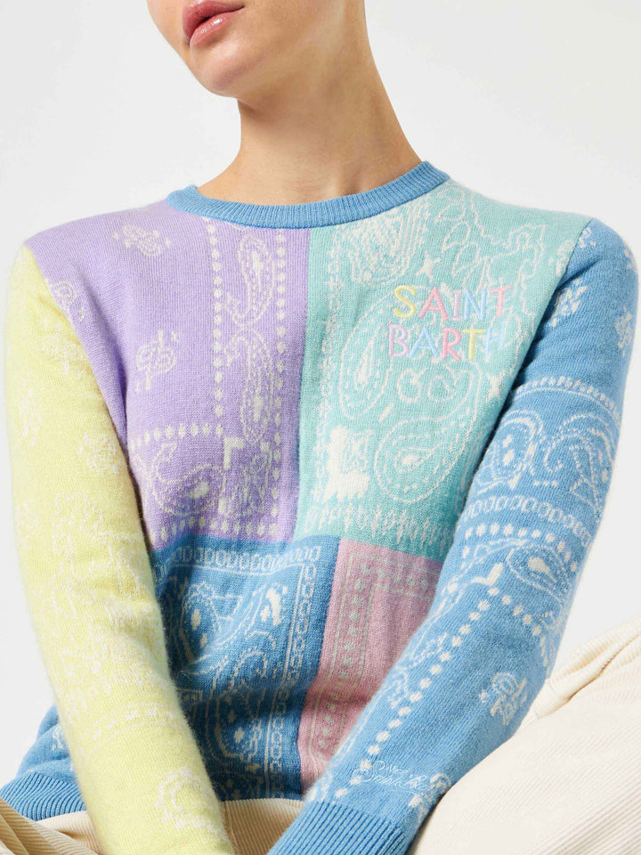 Maglione da donna garzato con stampa bandana